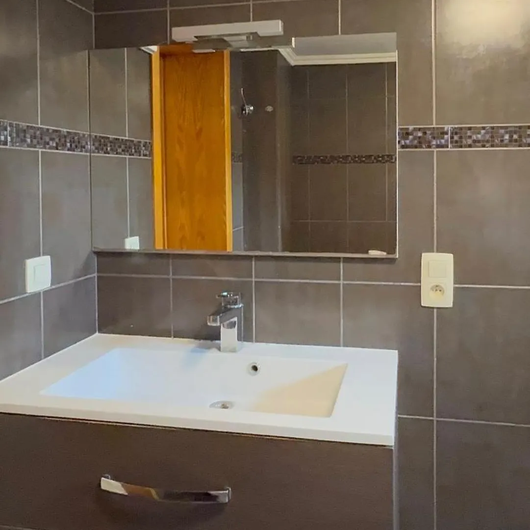 Luxury Apartment 2Br & Jacuzzi Near Expo 12 & Ing Arena Bruksela